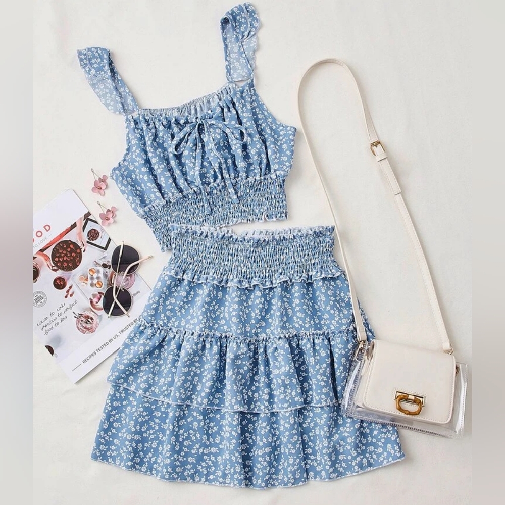 🍓 EVERYTHING $5 🍓 Blue floral two pieces coord set